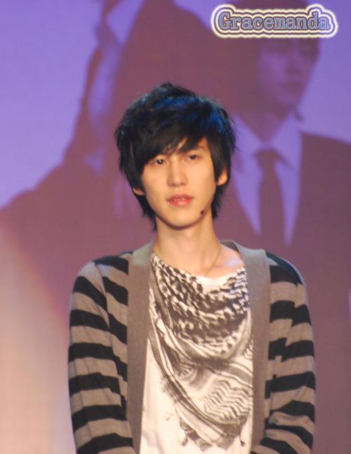 曺圭贤这个发型的图片