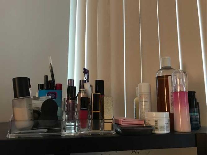 当然先是买了一大堆的化妆品
