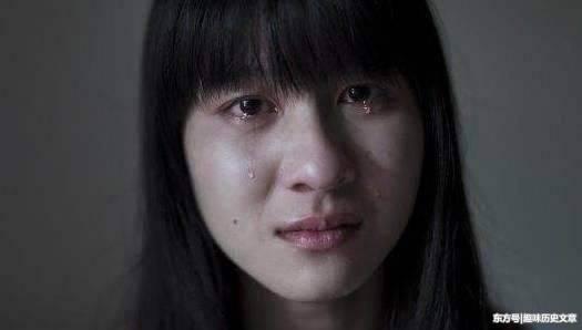 眼镜男痛苦撕心裂肺图片,少女痛哭流泪表情小美女练柔术痛哭了心理