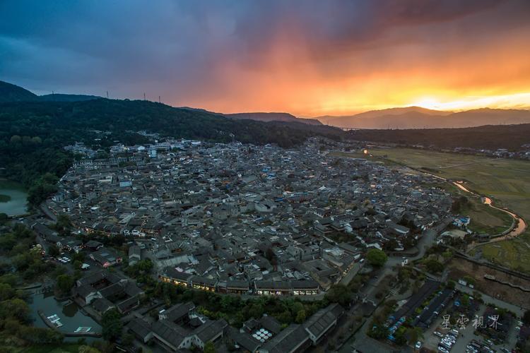航拍/星云视界六百年历史孕育了极边古镇,多种文化交汇成丝路明珠.
