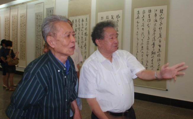 展出首天,福建省书法家协会主席陈奋武前往参观