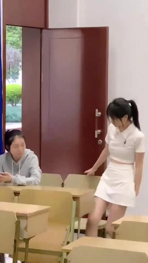 这人一瘦啊就压不住福这腿一瘸啊就压不住味