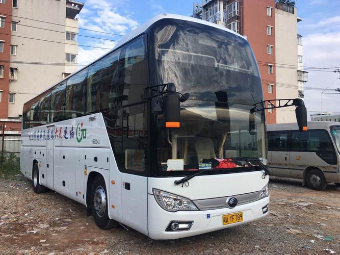 牌:宇通客车  车  系:  年 代 款:  配 置 款: 54 座全新  宇通 大巴