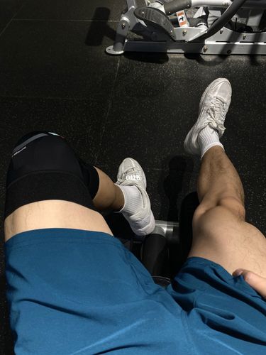 健身| 男生练腿千万要保护好膝盖
