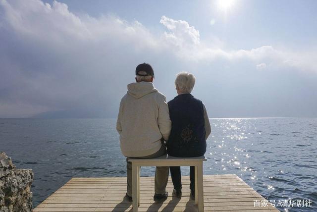 活埋79岁瘫痪母亲的男子只是泯灭人性?我们的不孝早已