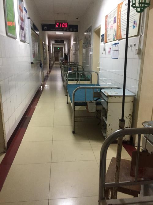 2019年2月2日,腊月二十八,病人陆续出院回家,平时人满为患的医院走廊