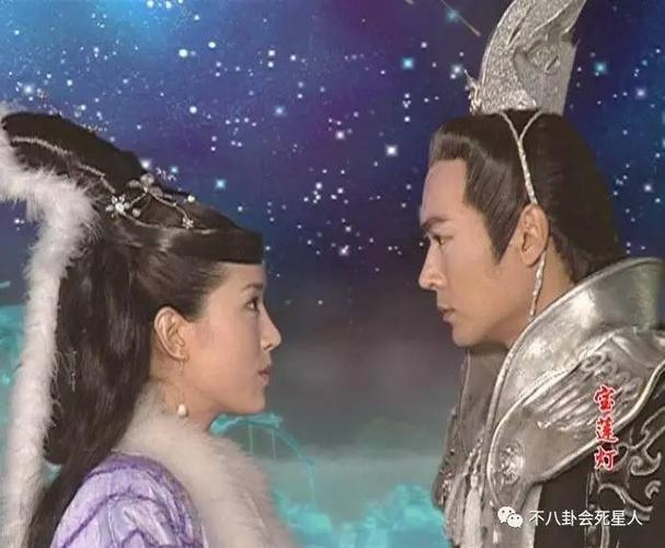 同样演嫦娥,有人美若天仙,有人像做了变性手术