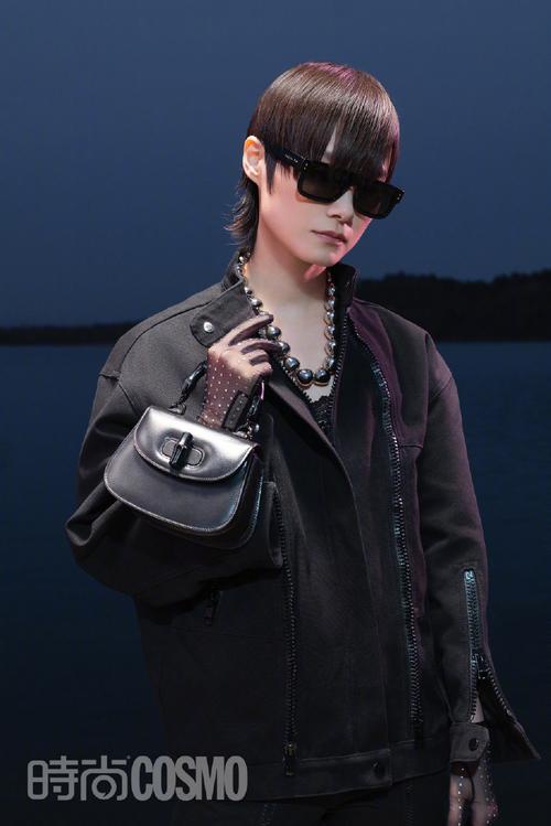 《时尚cosmo》五月刊正式出炉,@李宇春身穿gucci love parade 2022