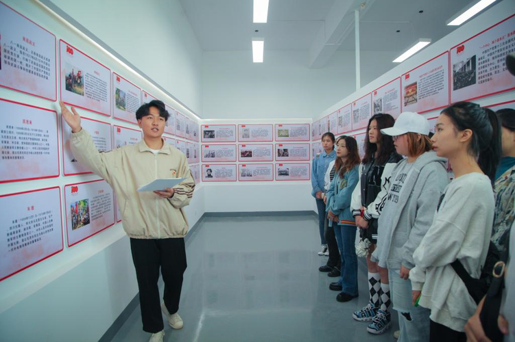首批拟发展对象走进新时代文明实践中心学党史_江西服装学院_零二七