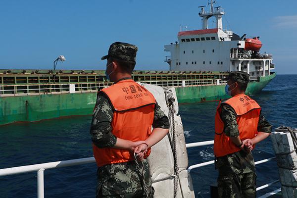 图片新闻在值勤力量上,中国海警局实行持证上岗制度,严格选任标准,择