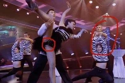 新舞林大会:吴莫愁抬腿瞬间,惊现"卫生巾",伴舞的表情