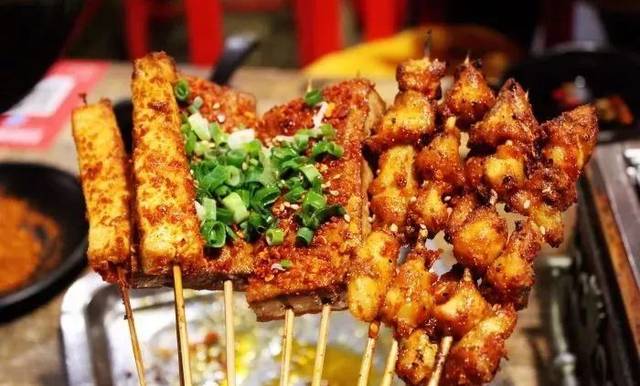 最接地气的《四川烧烤图鉴》,看完我饿了!