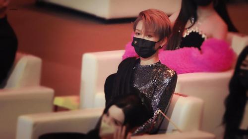 0228刘雨昕微博之夜《not me》