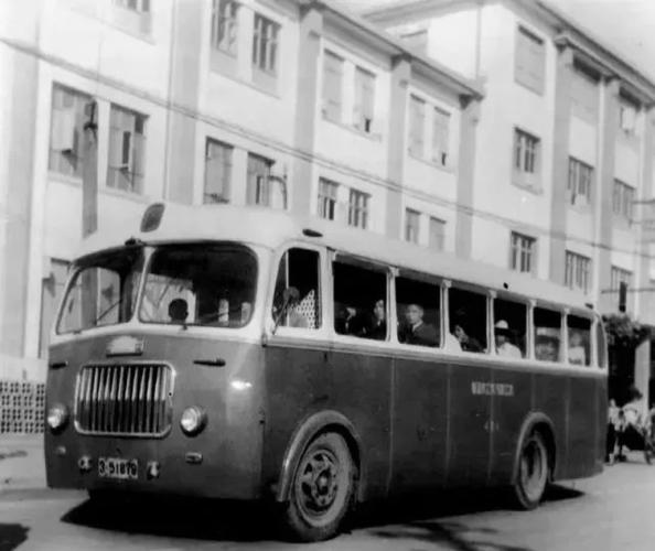 芜湖第一辆公交车是哪一年开通的你知道吗?青葱那些年