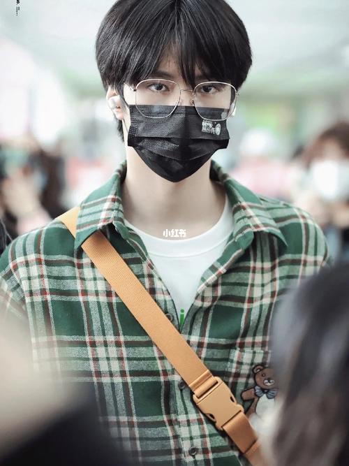 刘耀文机场照气场强大_刘耀文_娱乐_明星娱乐资讯