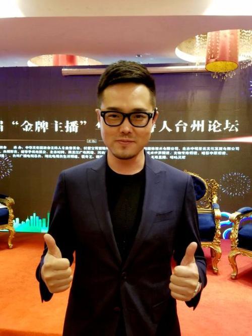 官宣四川卫视主持人杨林喜获第二届全国电视金牌主播荣誉