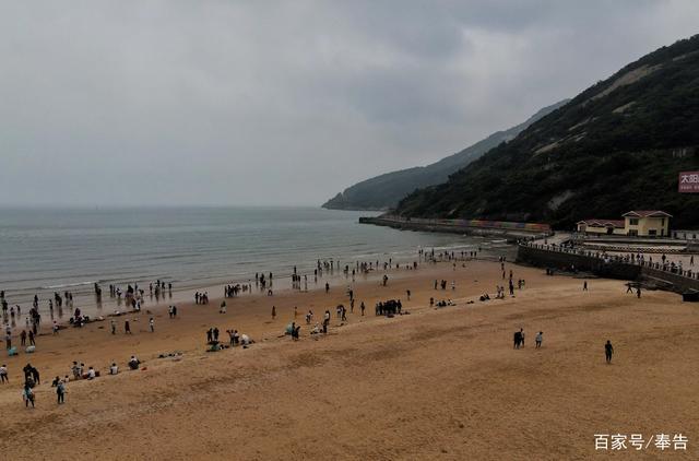 连云港连岛海滨亲密接触大海,拍照留念,赶海拾贝