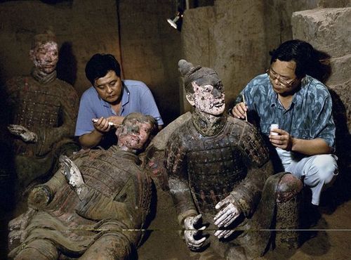 秦始皇兵马俑挖掘现场:在地下埋藏2000多年,出土时依然栩栩如生