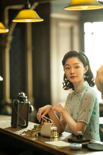 宋轶旗袍造型真是绝绝子青绿色波点开叉长裙民国风十足