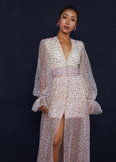 吉克隽逸厉害,胸前只靠一条拉链, 网友,,没有什么是她不穿的