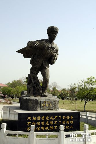 济南军区某部用杨根思精神锻造钢铁连魂