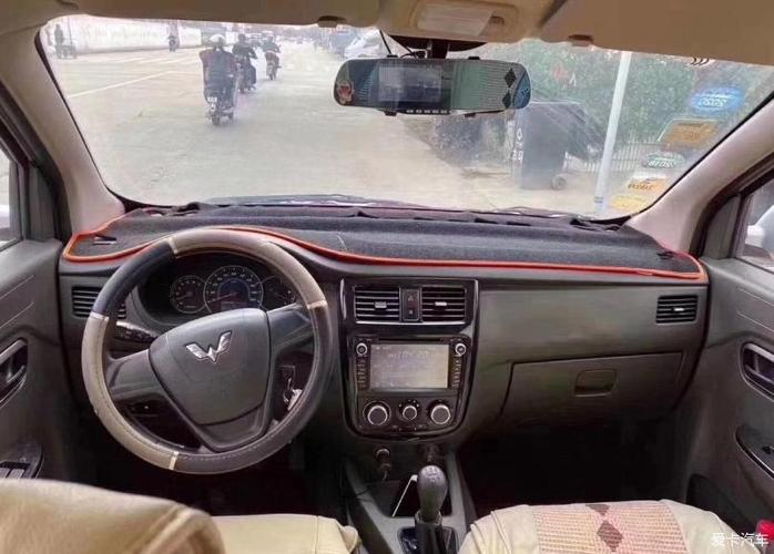 五菱荣光v拥有丰富的储物空间的同时内饰做工也是非常