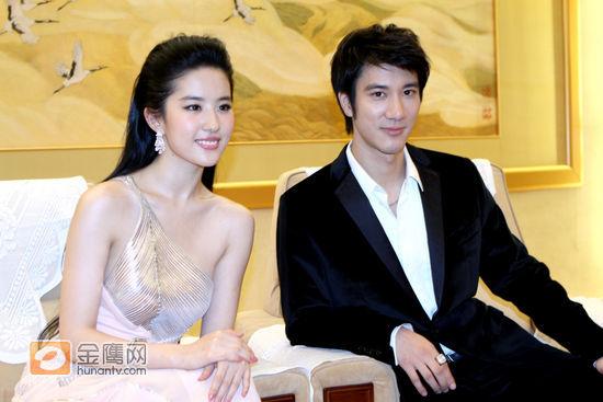 刘亦菲王力宏参加恋爱通告