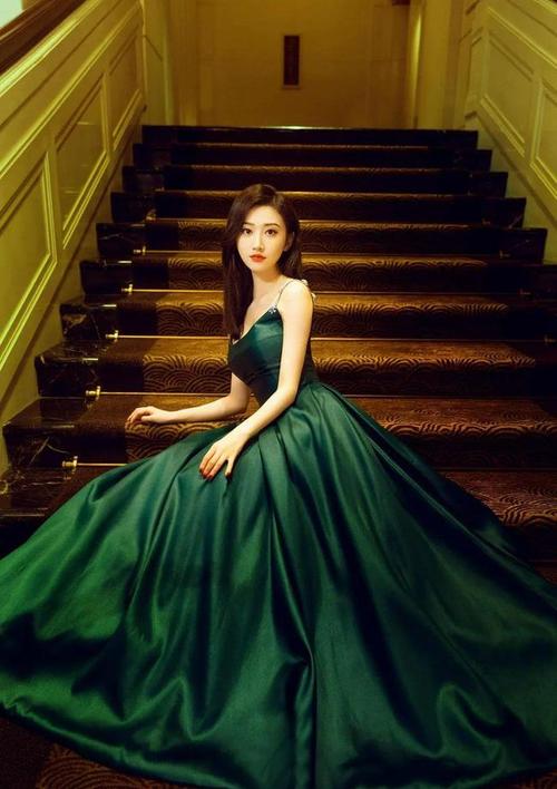 景甜是内地当红女星,她曾接演《战国》《长城》《特殊身份》《澳门