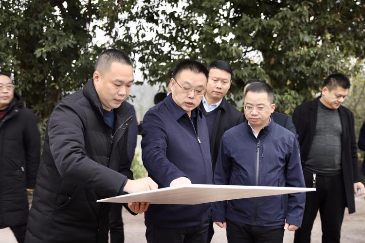 12月28日下午,县委书记谭云带队深入龙女湖片区,仁和片区,就2021年