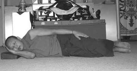 吉祥卧的标准姿势究竟是怎样的