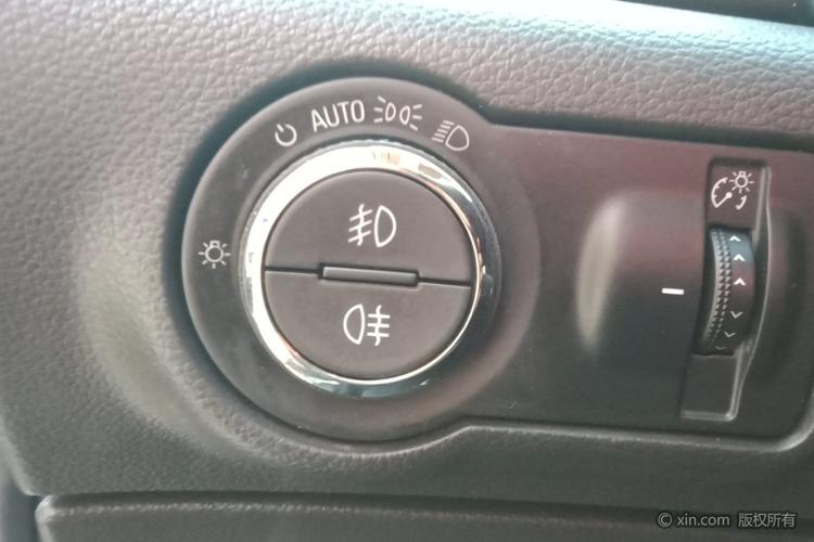 别克英朗大灯开关