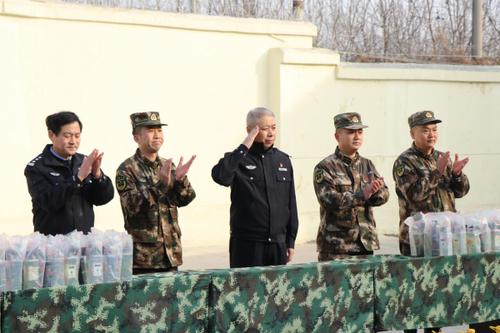 省庄里监狱春节前夕慰问驻监武警部队