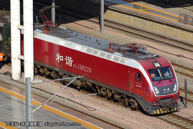机车名称:和谐1d型电力机车 hxd1d 车    号:0220 生产厂商:株洲 运行