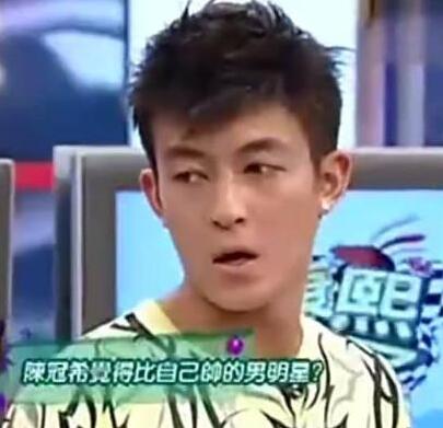 陈冠希上节目提到谢霆锋 表情微妙一脸不屑(图)