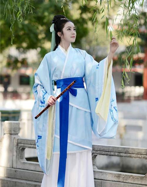 国粹旗袍网为您推荐:汉服 改良曲裾传统汉服.