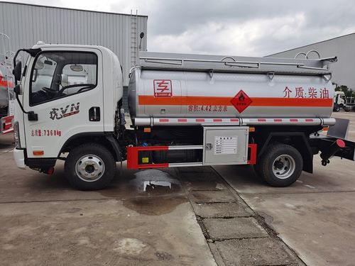 解放5吨装柴油的流动加油车图片 视频