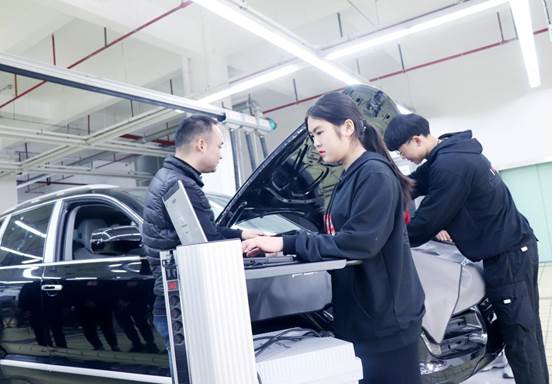 初中生学汽修好不好?中国最好的汽修学校是哪家?