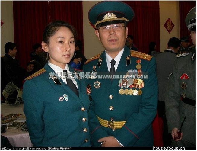 图片:大陆军友岁末军服秀,比台湾木瓜们耐看多了.