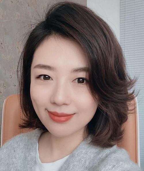 40-50岁女人,最好别乱剪头发!今年流行的洋气短发,减龄气质