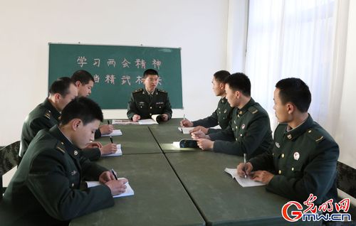 山东烟台警备区某雷达观察所多措并举开展学习两会精神