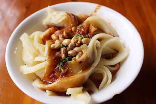 鸭溪豆豉火锅,徐大娘凉粉,酸汤鱼,黄家牛肉……简直挑花了眼,一天中