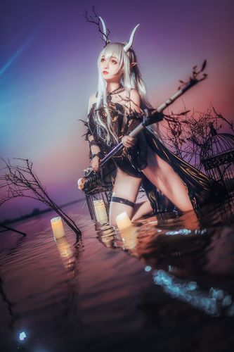 cos正片明日方舟闪灵泳装cos静谧午夜