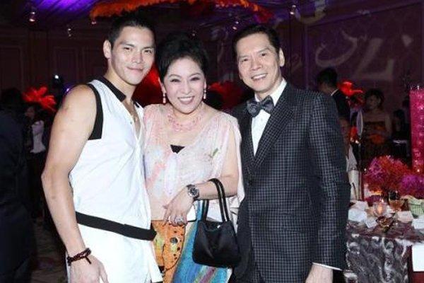 向华强个人资料和图片父亲强大的背景公司出品经典作品