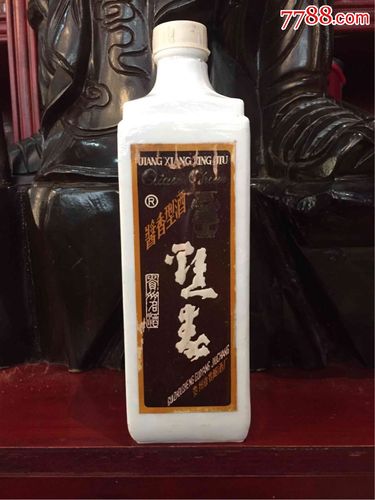 80年代黔春酒瓶一个.