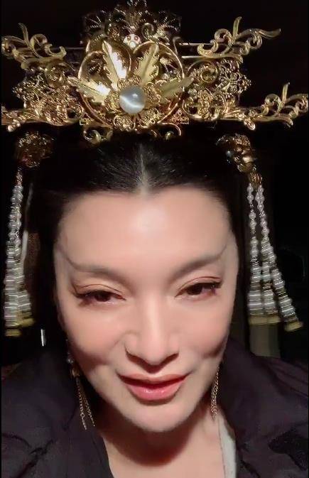 9日,曾在《倚天屠龙记》中饰演金花婆婆的演员阎青妤在社交平台上