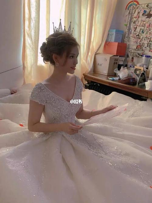 新娘子穿着婚纱真的超美_婚纱_新娘_设计_v领_性感_最美婚纱_婚嫁