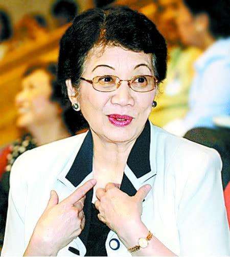 菲律宾首位女总统: 我要落叶归根, 我是中国人!