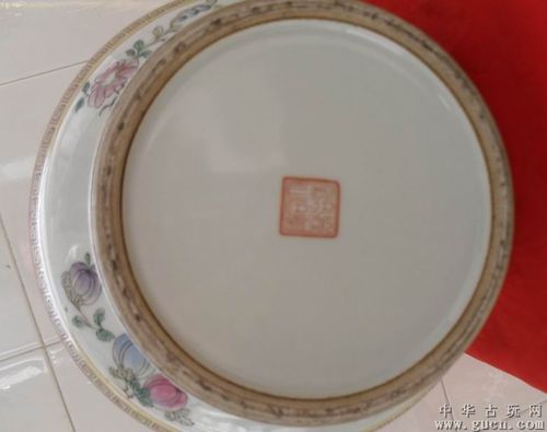 清代同治官窑粉彩人物盖罐