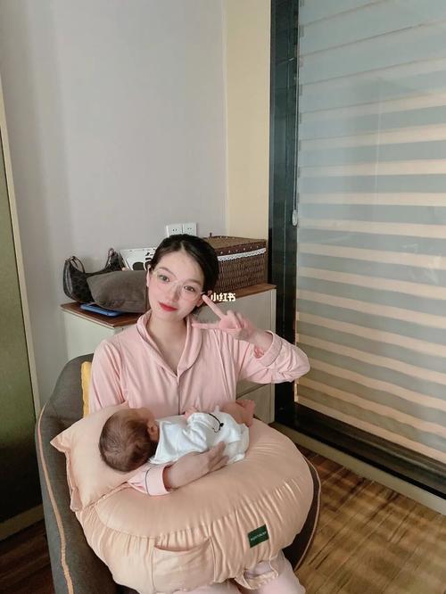 坐月子日常|母乳喂养的宝妈必备神器_母乳喂养_哺乳枕