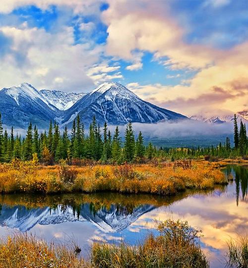 它作为"加拿大落基山脉自然公园群"的一部分,与其它加拿大落基山脉的